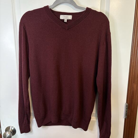 Turnbury Other - Turnbury Men’s V Neck SZ M Sweater 100% Merino Wool Burgundy Preppy Winter